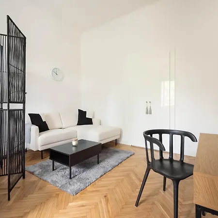 Saxon Garden Prestige By Bookinghost *