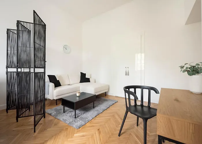 Saxon Garden Prestige By Bookinghost *